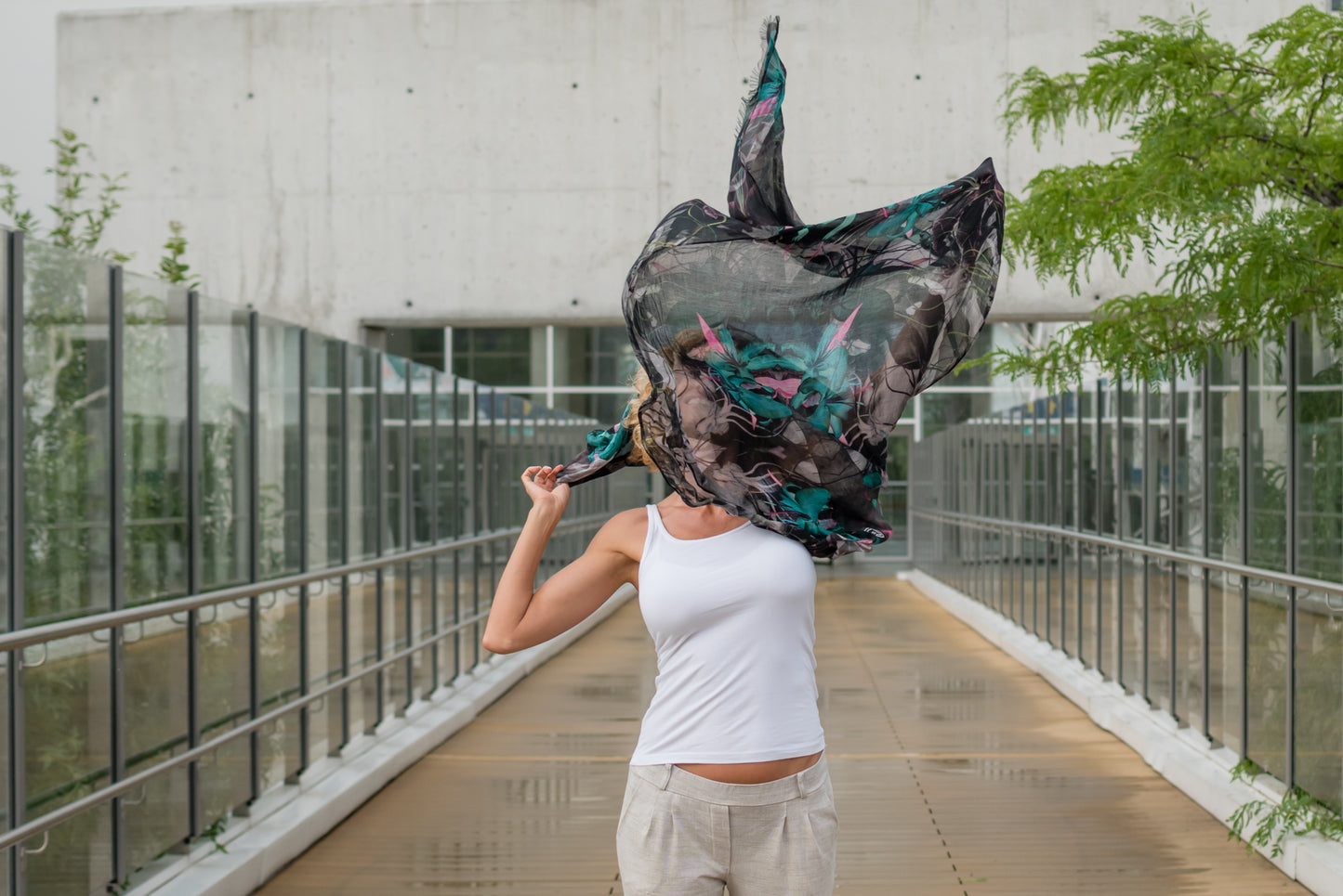 NOCTURNAL FLORA SCARF