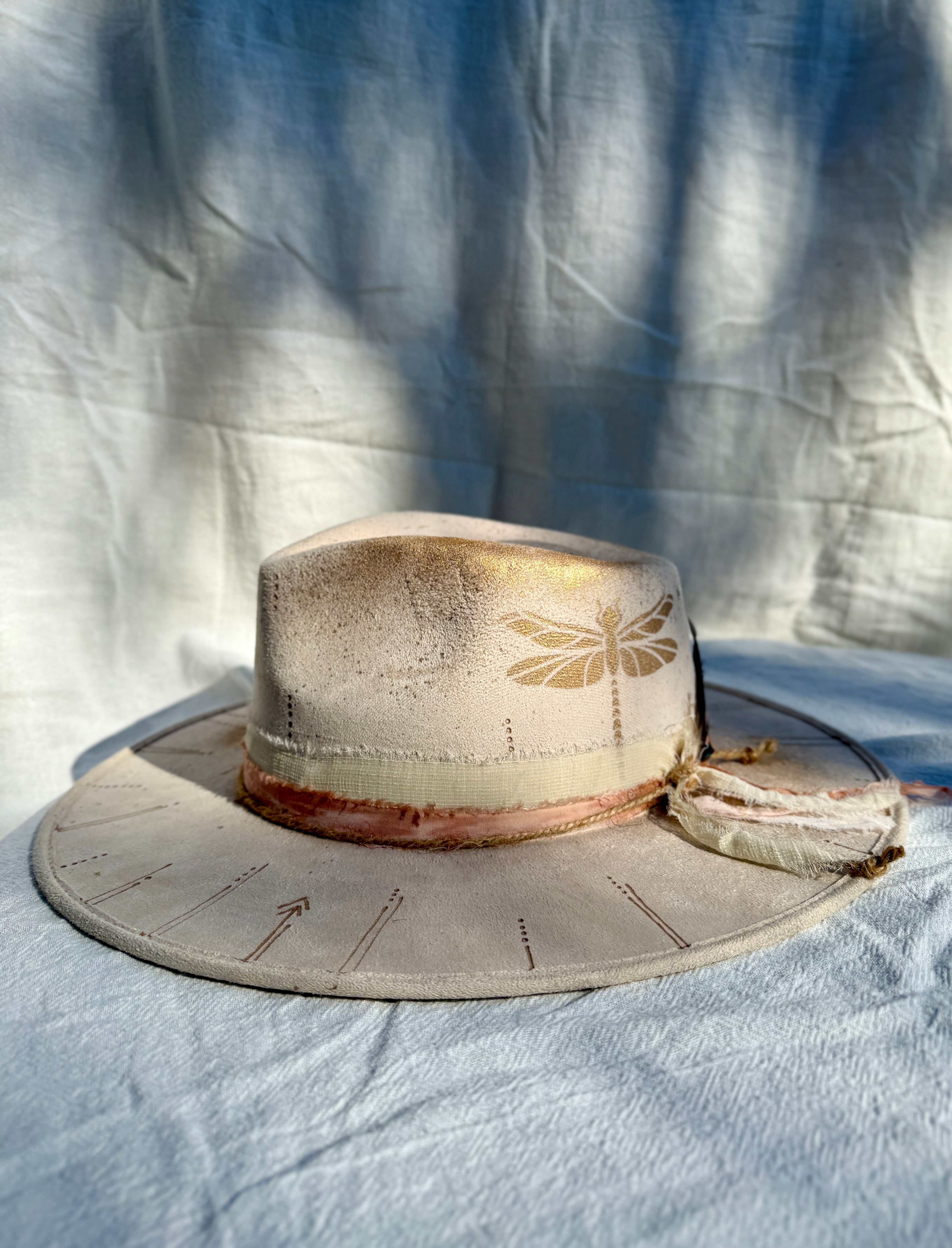 Dragonfly hat/ Ivory/ White