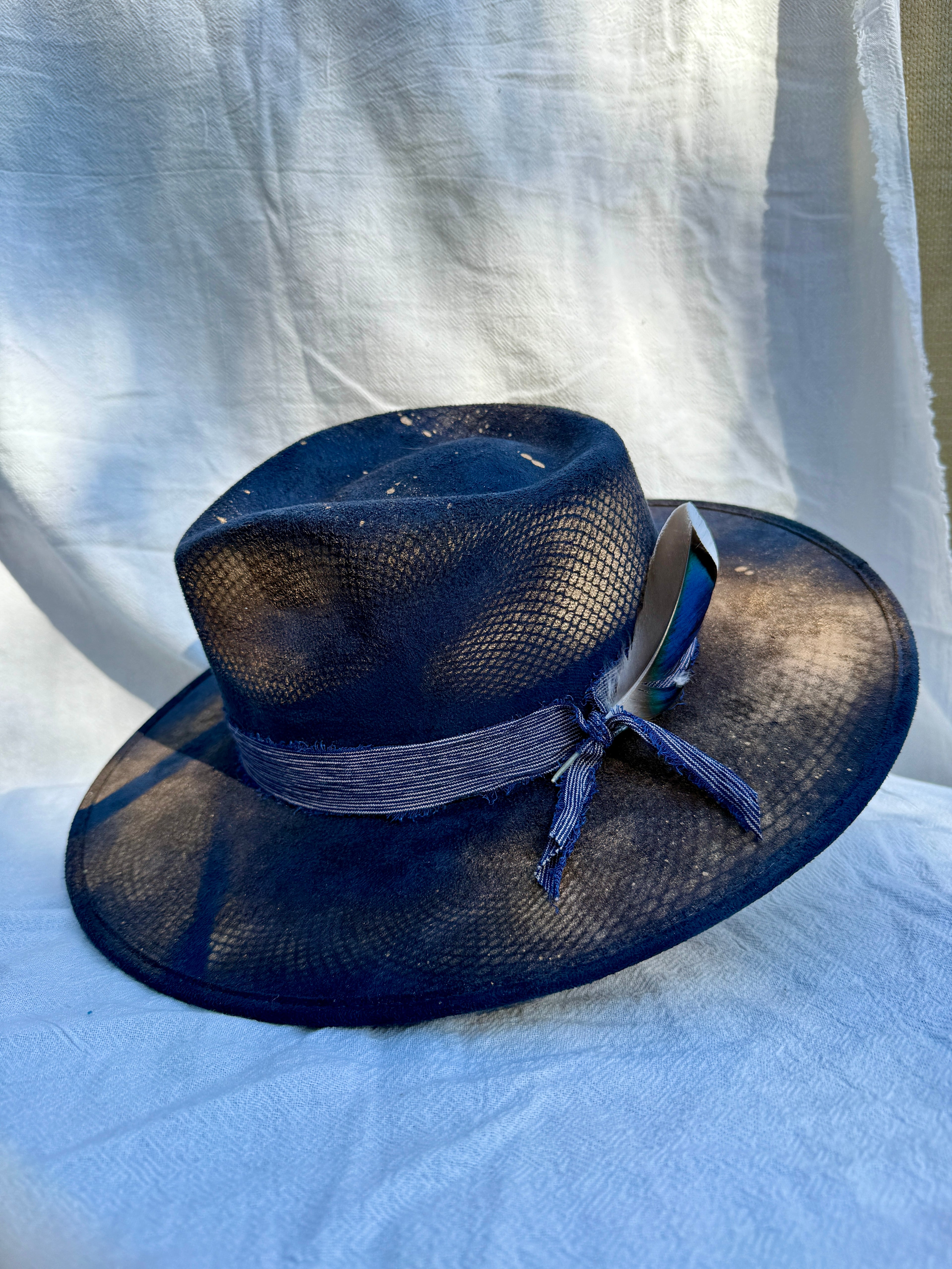 The Chameleon hat/ Neavy blue