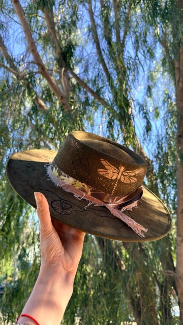 Dragonfly hat/Moss
