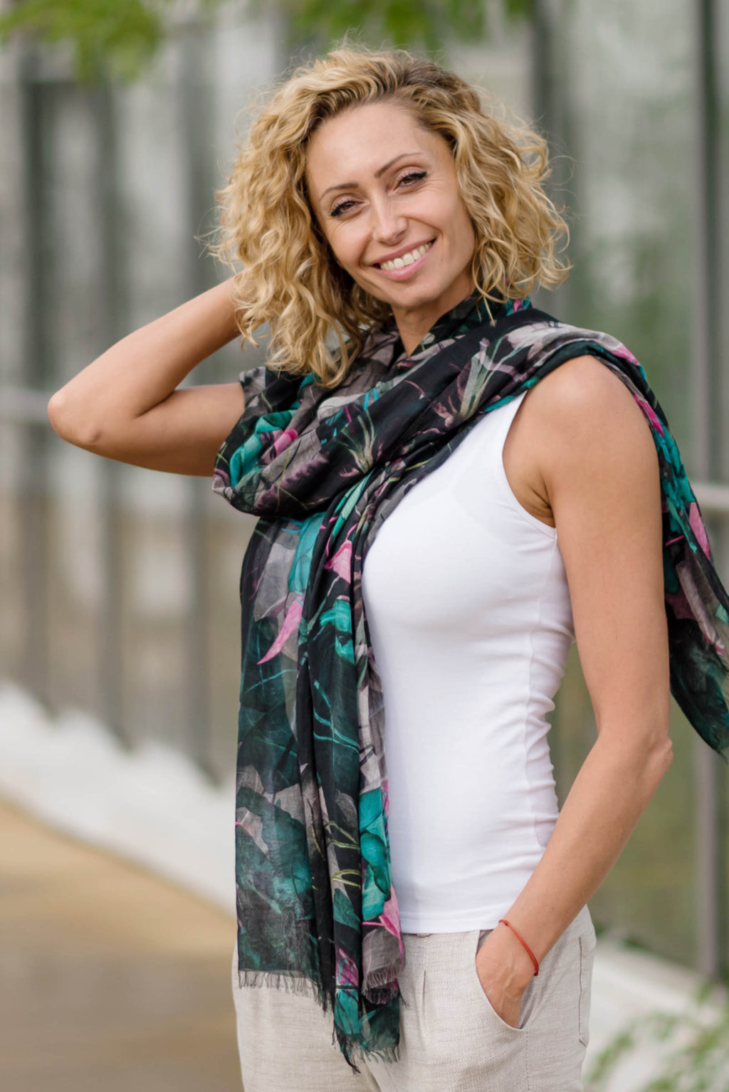 NOCTURNAL FLORA SCARF