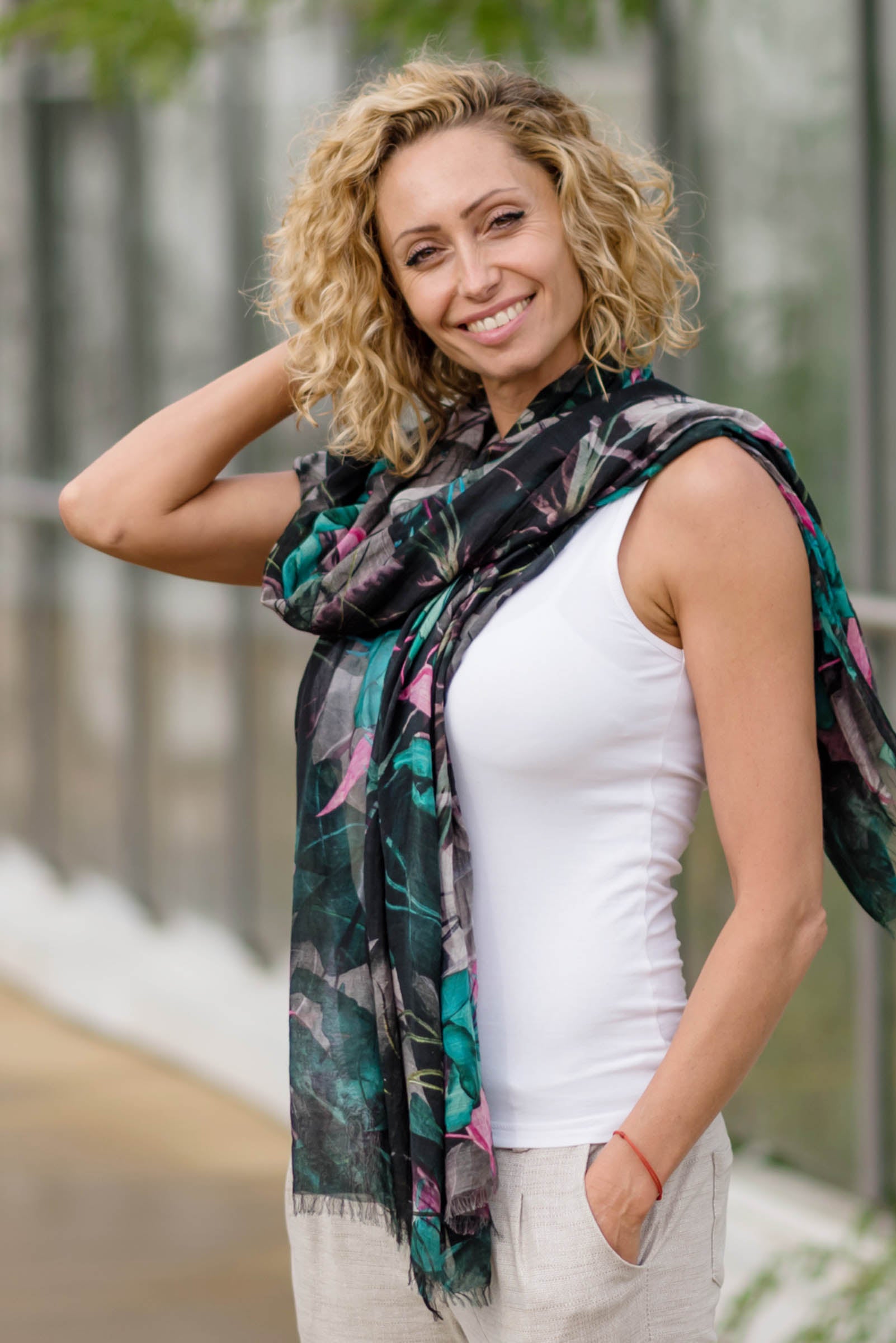 NOCTURNAL FLORA SCARF