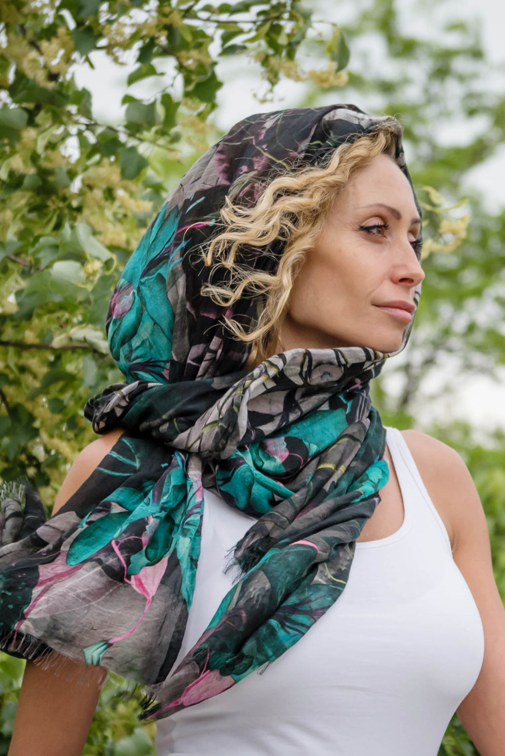 NOCTURNAL FLORA SCARF